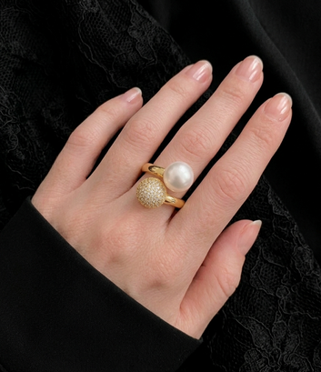 Luminous Pavé & Pearl Ring