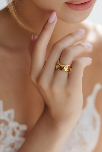 ✨ Modern Wave Statement Ring✨️